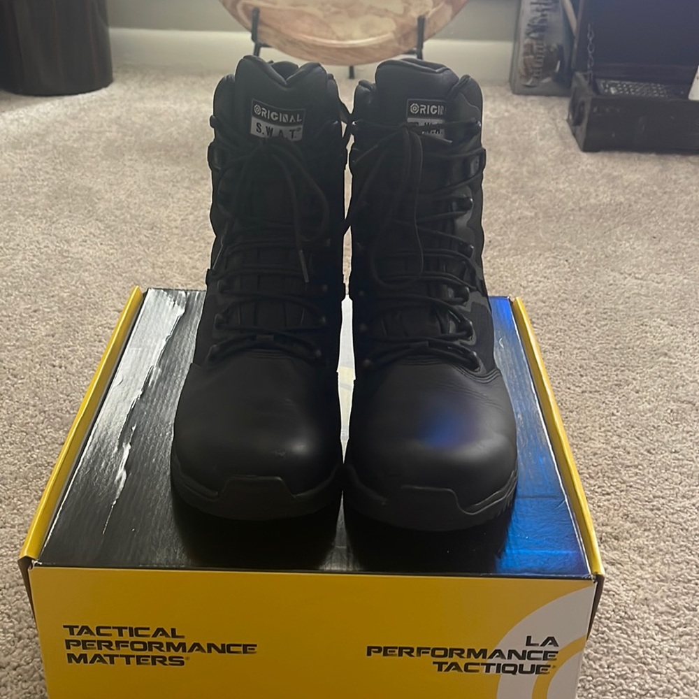 Men’s black waterproof boot